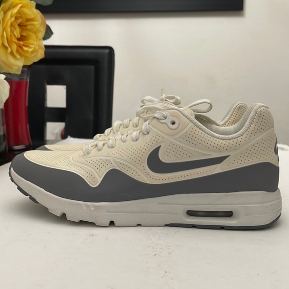 NIKE AIR MAX RUNNING SNEAKERS WOMENS SIZE 9 - Picture 1 of 16